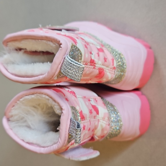 Pink Unicorn Snowboots - Picture 5 of 12